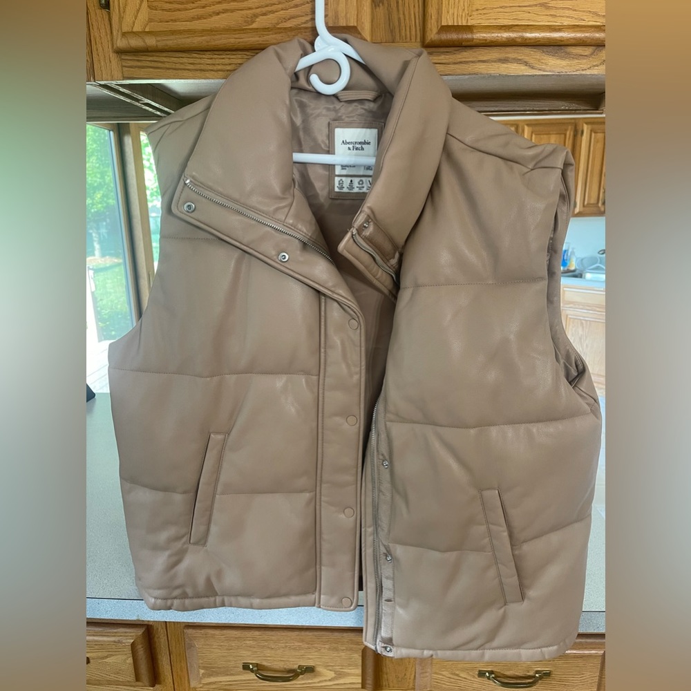 Abercrombie puffer vest